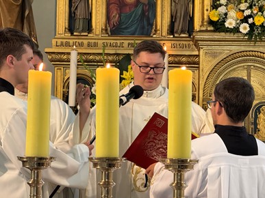 /A/2024/7/A/Vlč. Antonio Štengl proslavio mladu misu u Župi sv. Anastazije u Samoboru12024 (1).jpg