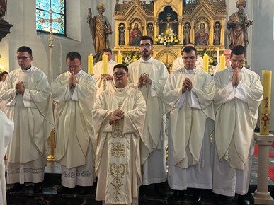 /A/2024/7/A/Vlč. Antonio Štengl proslavio mladu misu u Župi sv. Anastazije u Samoboru12024 (2).jpg