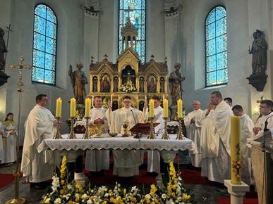 /A/2024/7/A/Vlč. Antonio Štengl proslavio mladu misu u Župi sv. Anastazije u Samoboru2024 (5).jpg