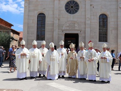 /A/2024/7/B/Biskup Ivan Milovan proslavio dijamantni svećenički jubilej (1).JPG