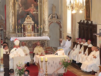 /A/2024/7/B/Biskup Ivan Milovan proslavio dijamantni svećenički jubilej (8).JPG