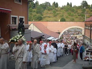 /A/2024/7/D/Procesijom do Vinskog Vrha počela proslava svetkovine Majke Božje Bistričke (4).jpg