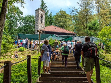 /A/2024/7/D/Proštenje na Sljemenu i završetak proslave obljetnica 90 godina posvete kapelice i 60 godina osnutka sljemenske Župe (6).jpg