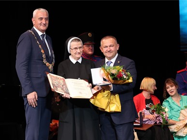 /A/2024/7/D/Sestre KBLJ plaketa KA (1).jpg