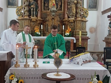 /A/2024/7/D/Tijekom proslave posvete župne crkve u Kotarima otvoren muzej2024 (1).jpg