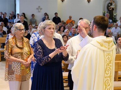 /A/2024/7/D/Vlč. Krešimir Cervelin proslavio mladu misu u Župi sv. Ivana XXIII., pape (4).jpg