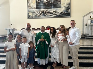 /A/2024/7/E/Krštenje petog djeteta u obitelji Katić proslavljeno u Brestiju2024 (1).jpg