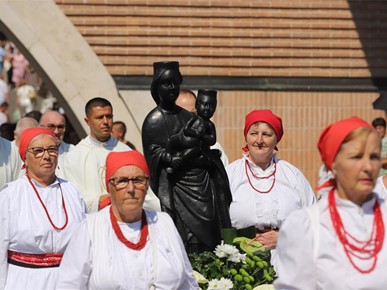 /A/2024/8/B/Nadbiskup Kutleša predvodio proslavu svetkovine Velike Gospe u Mariji Bistrici2024 (1).JPG