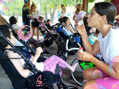 /A/2024/8/C/Volonteri iz Italije donijeli radost Caritasovim korisnicima u Brezovici (1).png