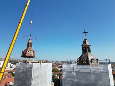 /A/2024/9/E/Podignute obnovljene kupole na tornjeve bazilike Srca Isusova u Zagrebu (3).jpg