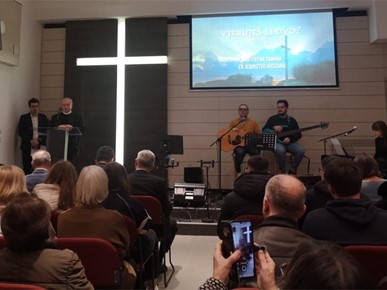 /A/2025/1/D/6. Molitvena postaja - kod baptista - Pastor Filip Grujić i o. Jure Zečević 24. 01. 2025.  tijekom molitve za jedinstvo kršćana.jpg