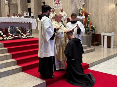 /A/2025/10/A/Proslava svetkovine sv. Franje Asiškog i svečani zavjeti fra Sandija Aščića na Svetom Duhu (1).jpg