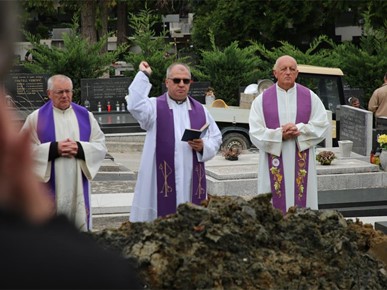 /A/2025/10/B/Sprovodni obredi za preminulog vlč. Ivana Sirovca (11).JPG