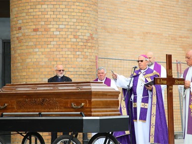 /A/2025/10/B/Sprovodni obredi za preminulog vlč. Ivana Sirovca (3).JPG