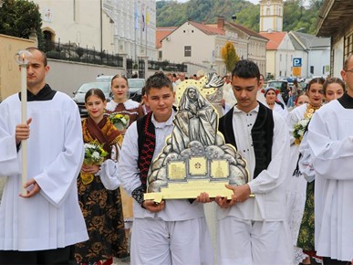 /A/2025/10/D/Biskup Gorski predvodio euharistijsko slavlje svetkovine sv. Terezije Avilske, zaštitnice požeške katedrale (1).jpg