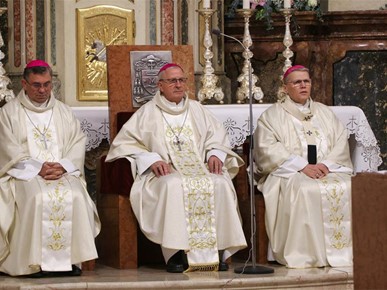 /A/2025/10/D/Biskup Gorski predvodio euharistijsko slavlje svetkovine sv. Terezije Avilske, zaštitnice požeške katedrale (12).jpg