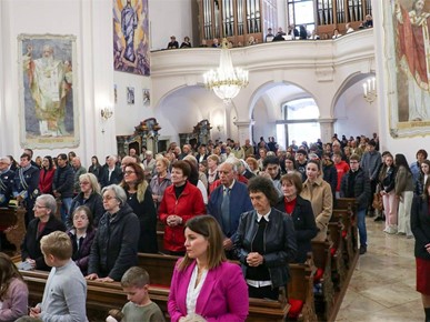 /A/2025/10/D/Biskup Gorski predvodio euharistijsko slavlje svetkovine sv. Terezije Avilske, zaštitnice požeške katedrale (17).jpg