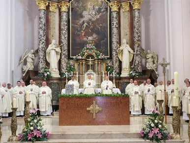 /A/2025/10/D/Biskup Gorski predvodio euharistijsko slavlje svetkovine sv. Terezije Avilske, zaštitnice požeške katedrale (3).jpg