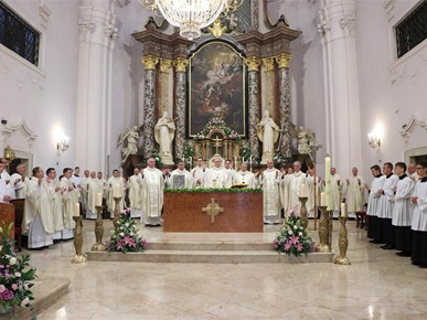 /A/2025/10/D/Biskup Gorski predvodio euharistijsko slavlje svetkovine sv. Terezije Avilske, zaštitnice požeške katedrale (4).jpg