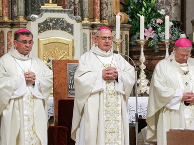 /A/2025/10/D/Biskup Gorski predvodio euharistijsko slavlje svetkovine sv. Terezije Avilske, zaštitnice požeške katedrale (6).jpg