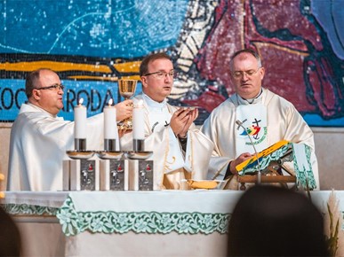 /A/2025/10/D/Održan susret karlovačkih svećenika i vjeroučitelja (4).jpg