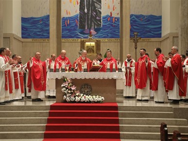 /A/2025/10/E/Nadbiskup Kutleša predvodio misno slavlje uoči blagdana sv. Luke na Svetom Duhu (16).JPG