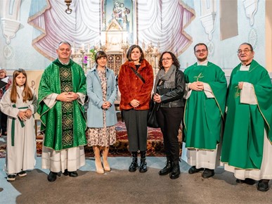 /A/2025/10/F/Mons. Sente predvodio misno slavlje zahvale za početak obnove župne crkve na Dubovcu (5).jpg