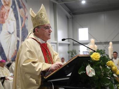 /A/2025/10/Kardinalova zlatna misa/251020 Zlatna misa (37).JPG