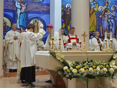 /A/2025/11/A/Biskup Šaško predvodio slavlje župne svetkovine Svih svetih u Sesvetama (1).JPG