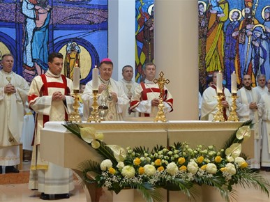 /A/2025/11/A/Biskup Šaško predvodio slavlje župne svetkovine Svih svetih u Sesvetama (2).JPG