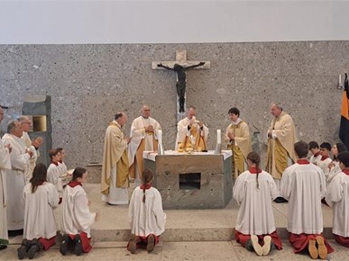 /A/2025/11/B/Nadbiskup Kutleša predvodio proslavu 40. obljetnice slavljenja mise na hrvatskom jeziku u Poingu kod Münchena (2).jpg