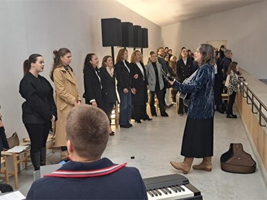 /A/2025/11/B/Nadbiskup Kutleša predvodio proslavu 40. obljetnice slavljenja mise na hrvatskom jeziku u Poingu kod Münchena (6).jpg