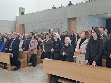 /A/2025/11/B/Nadbiskup Kutleša predvodio proslavu 40. obljetnice slavljenja mise na hrvatskom jeziku u Poingu kod Münchena (7).jpg