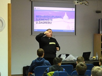 /A/2025/11/B/Održan dekanatski susret ministranata Dugoreško-mrežničkog dekanata (3).jpg