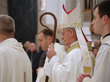 /A/2025/11/C/Nadbiskup Kutleša predvodio misno slavlje povodom 50. obljetnice Župe Duha Svetoga i 25. obljetnice posvete zavjetne crkve Sveta Mati Slobode na Jarunu (1).JPG