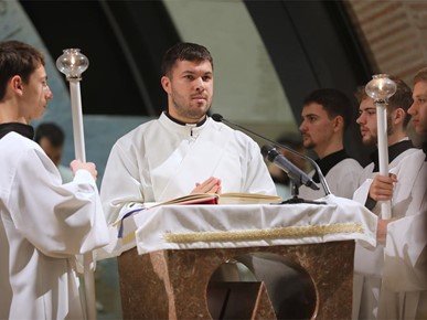 /A/2025/11/C/Nadbiskup Kutleša predvodio misno slavlje povodom 50. obljetnice Župe Duha Svetoga i 25. obljetnice posvete zavjetne crkve Sveta Mati Slobode na Jarunu (10).JPG