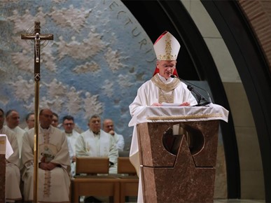 /A/2025/11/C/Nadbiskup Kutleša predvodio misno slavlje povodom 50. obljetnice Župe Duha Svetoga i 25. obljetnice posvete zavjetne crkve Sveta Mati Slobode na Jarunu (12).JPG