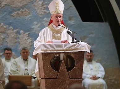 /A/2025/11/C/Nadbiskup Kutleša predvodio misno slavlje povodom 50. obljetnice Župe Duha Svetoga i 25. obljetnice posvete zavjetne crkve Sveta Mati Slobode na Jarunu (13).JPG