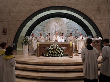 /A/2025/11/C/Nadbiskup Kutleša predvodio misno slavlje povodom 50. obljetnice Župe Duha Svetoga i 25. obljetnice posvete zavjetne crkve Sveta Mati Slobode na Jarunu (19).JPG