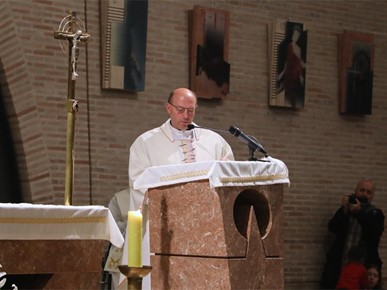 /A/2025/11/C/Nadbiskup Kutleša predvodio misno slavlje povodom 50. obljetnice Župe Duha Svetoga i 25. obljetnice posvete zavjetne crkve Sveta Mati Slobode na Jarunu (28).JPG