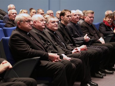 /A/2025/11/D/Predstavljen zbornik Dijalogom i suradnjom do svakog čovjeka dobre volje u čast prof. dr. sc. Stjepana Balobana (2).JPG