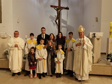 /A/2025/11/E/Biskup Šaško krstio sedmo dijete obitelji Mamić (9).jpeg