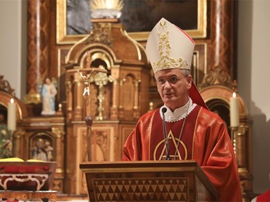 /A/2025/11/E/Nadbiskup Kutleša predvodio misu na spomendan sv. Cecilije na kraju smotre zborova katoličkih srednjih škola (15).JPG