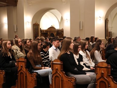 /A/2025/11/E/Nadbiskup Kutleša predvodio misu na spomendan sv. Cecilije na kraju smotre zborova katoličkih srednjih škola (20).JPG