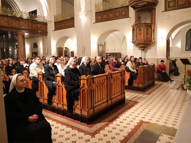 /A/2025/11/E/Nadbiskup Kutleša predvodio misu na spomendan sv. Cecilije na kraju smotre zborova katoličkih srednjih škola (21).JPG