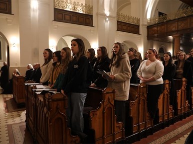 /A/2025/11/E/Nadbiskup Kutleša predvodio misu na spomendan sv. Cecilije na kraju smotre zborova katoličkih srednjih škola (25).JPG