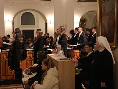 /A/2025/11/E/Nadbiskup Kutleša predvodio misu na spomendan sv. Cecilije na kraju smotre zborova katoličkih srednjih škola (26).JPG