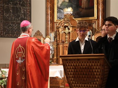 /A/2025/11/E/Nadbiskup Kutleša predvodio misu na spomendan sv. Cecilije na kraju smotre zborova katoličkih srednjih škola (6).JPG