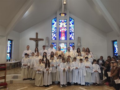 /A/2025/11/F/Krist Kralj - ministranti.jpg