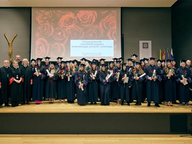 /A/2025/11/F/Promovirana nova generacija sveučilišnih magistara na HKS-u (8).jpg